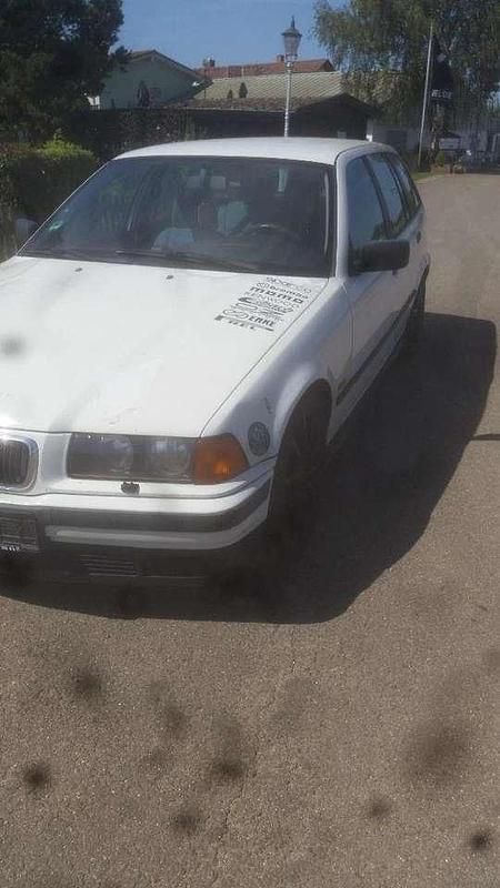 Weiß Gebraucht 1996 BMW 320 Kombi | 3.500 € (Superpreis) - Bild 1/4