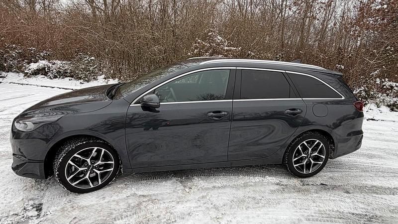 Gebraucht Kia Ceed 140 PS (102 kW) 2025 Schwarz Kleinwagen