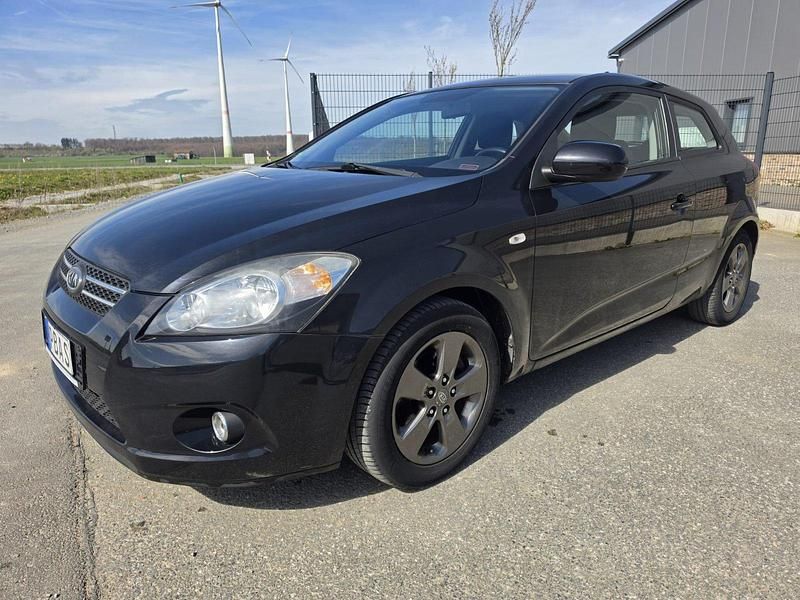 Usata Kia Ceed 90 CV (66 kW) 2010 Nero Utilitaria