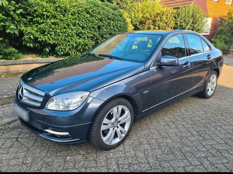 Grau Gebraucht 2011 Mercedes C250 Avantgarde Limousine | 11.000 € (Superpreis) - Bild 1/4