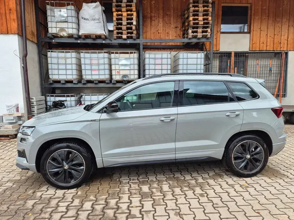 Gebraucht Skoda Karoq SportLine 190 PS (139 kW) 2022 Grau SUV