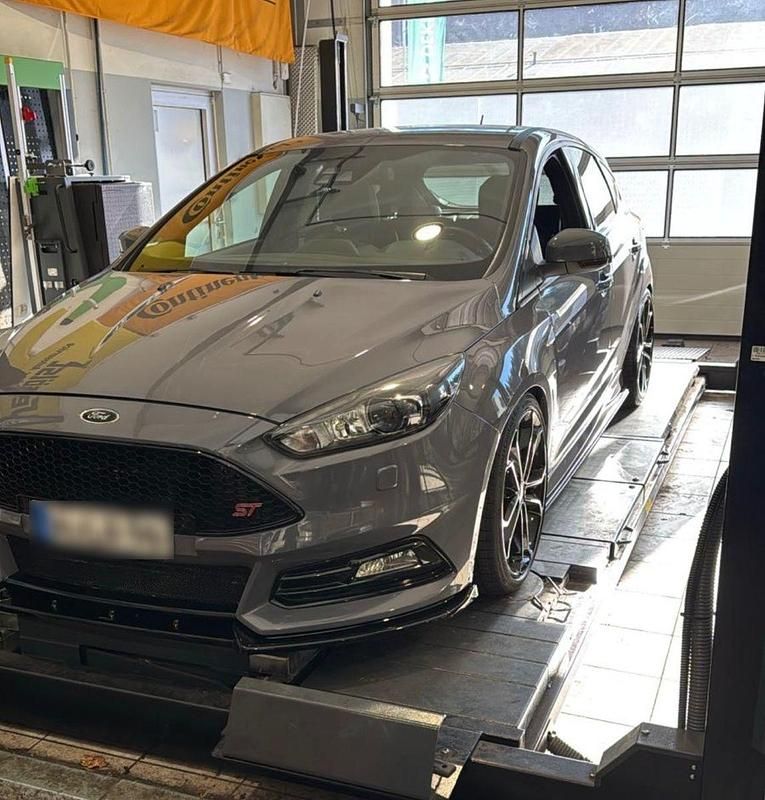 Gebraucht Ford Focus ST 290 PS (213 kW) 2017 Grau Limousine