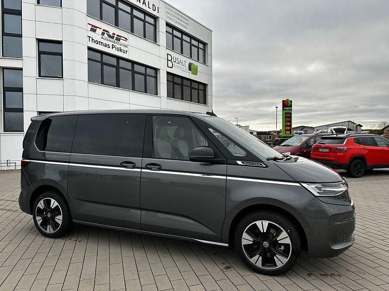Grau Neu 2024 VW Multivan Style Van / Kleinbus | 62.490 € - Bild 1/4