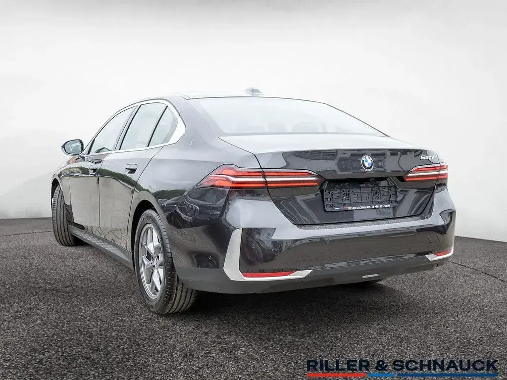 Second-hand BMW 520 197 CP (144 kW) 2025 Gri Berlinǎ