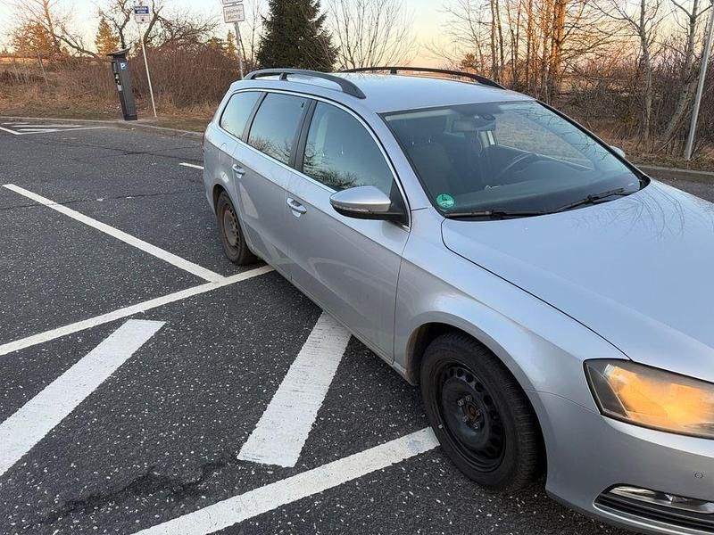 Gebraucht VW Passat Comfortline 140 PS (102 kW) 2011 Silber Kombi