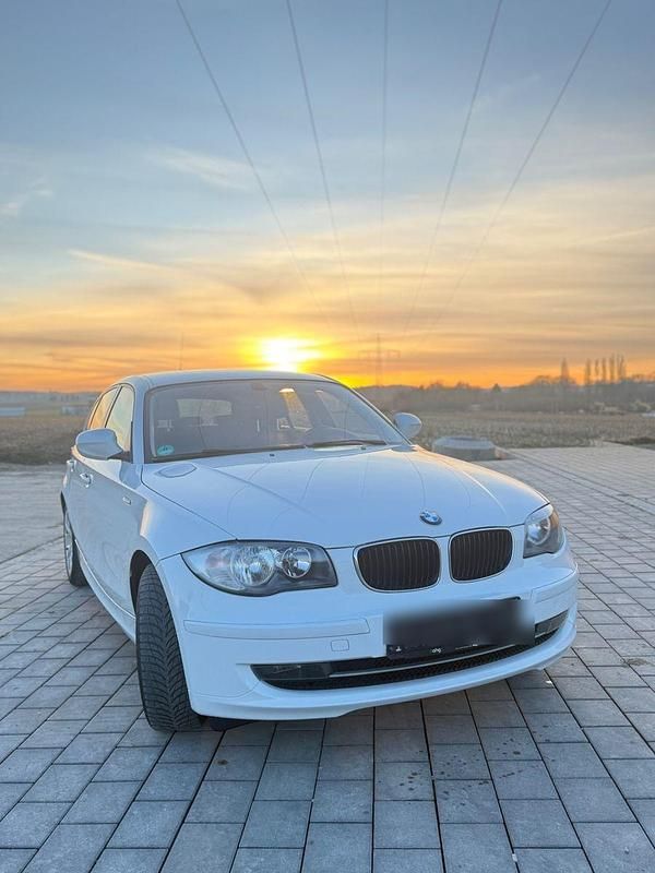 Gebraucht BMW 116 122 PS (89 kW) 2011 Weiß Kleinwagen