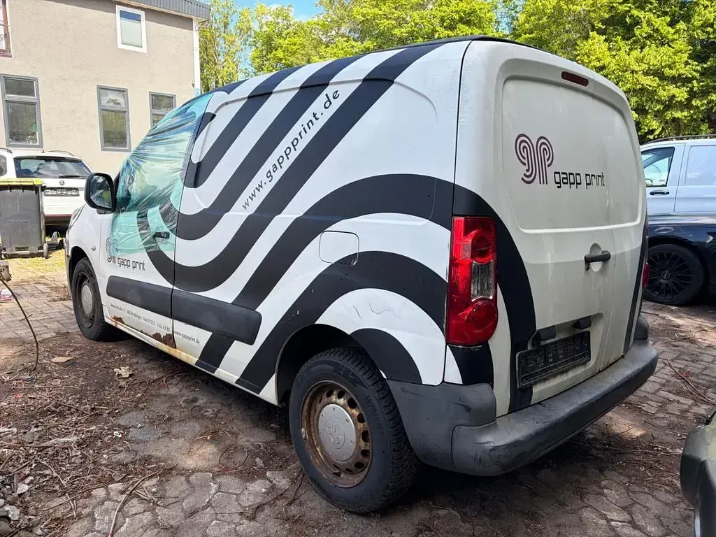 Gebraucht Peugeot Partner 75 PS (55 kW) 2011 Weiß Van / Kleinbus