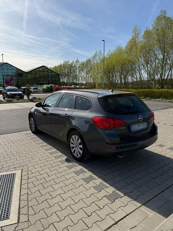 Gebraucht Opel Astra Edition 160 PS (117 kW) 2012 Grau Kombi