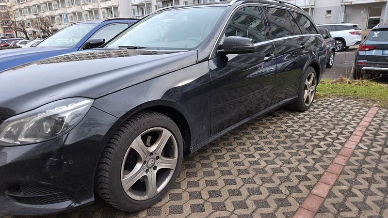 Gebraucht Mercedes E250 Elegance 204 PS (150 kW) 2014 Schwarz Kombi