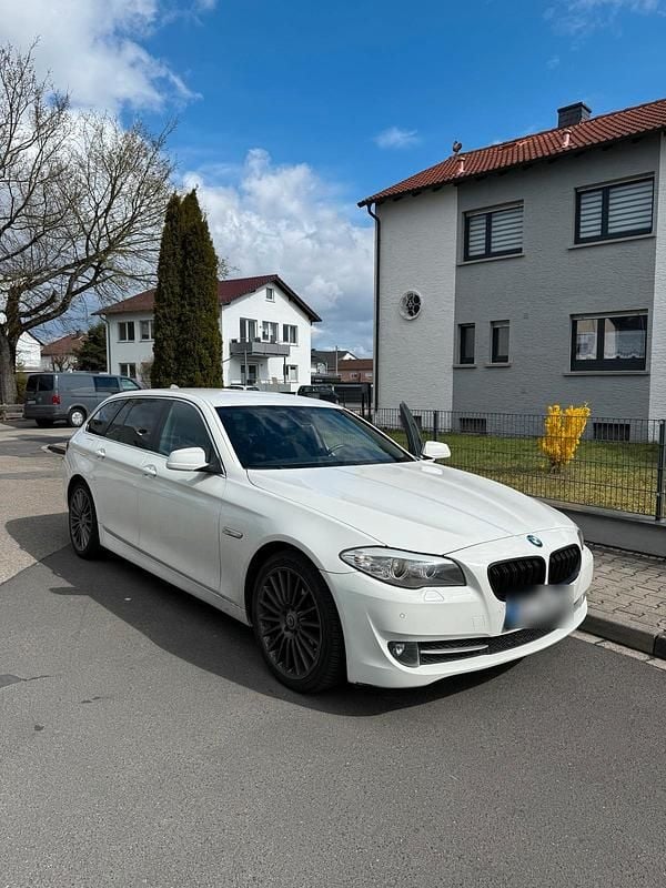 Gebraucht BMW 520 184 PS (135 kW) 2011 Weiß Kombi