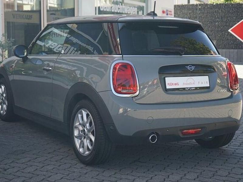 Gebraucht Mini Cooper 136 PS (100 kW) 2019 Moonwalk grau (metallic) Kleinwagen