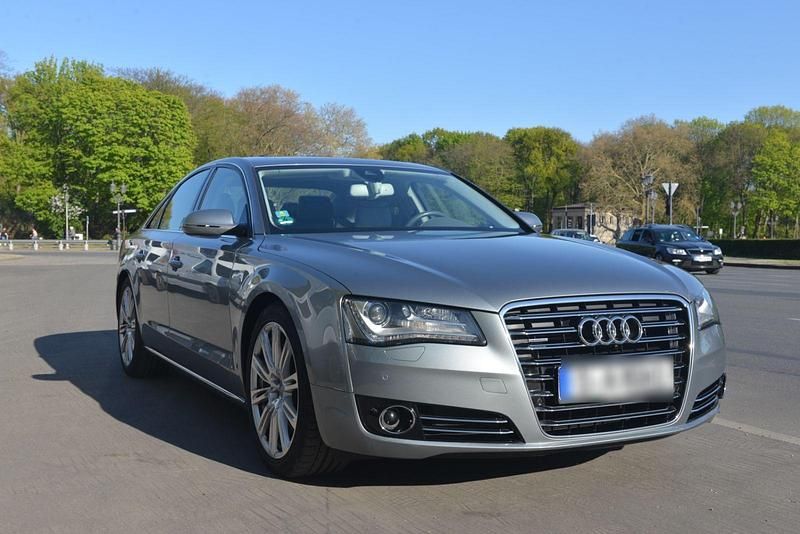Grau Gebraucht 2011 Audi A8 Ambiente Limousine | 18.000 € (Superpreis) - Bild 1/4