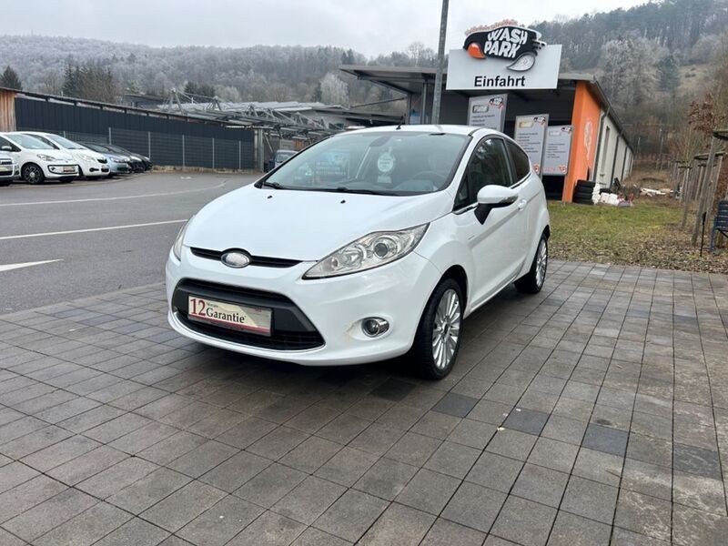 Weiß Gebraucht 2010 Ford Fiesta Titanium Kleinwagen | 3.999 € (Fairer Preis) - Bild 1/4