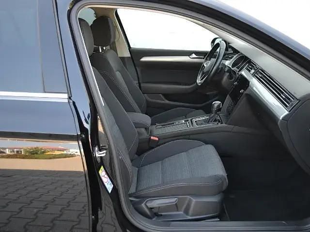 Gebraucht VW Passat Business 122 PS (89 kW) 2021 Schwarz (deep black perleffekt) Kombi