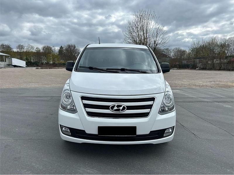 Gebraucht Hyundai H-1 170 PS (125 kW) 2015 Weiß Van / Kleinbus