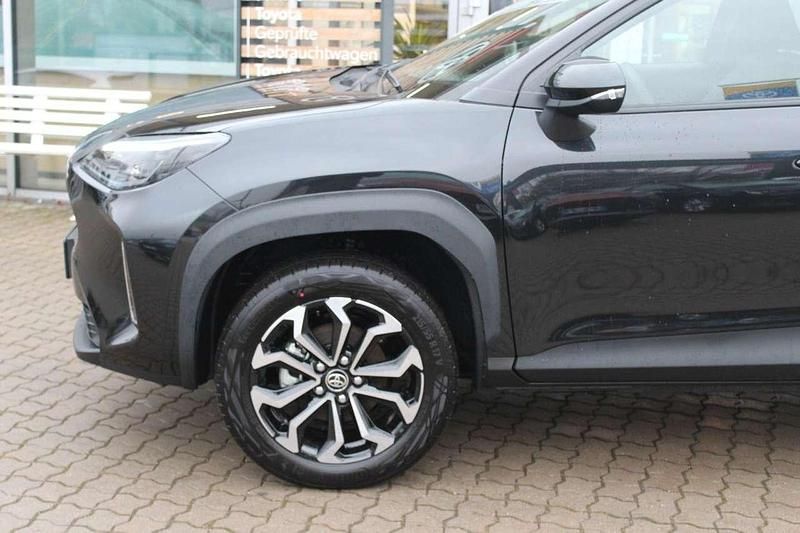 Neu Toyota Yaris Cross 131 PS (96 kW) 2025 Black mica / ink SUV