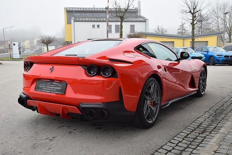 Gebraucht Ferrari 812 799 PS (587 kW) 2019 Rot