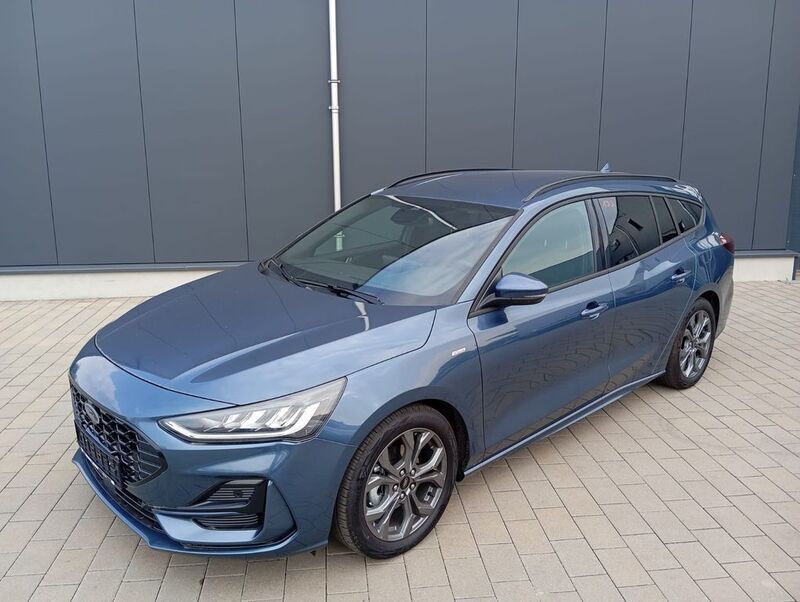 Blau Gebraucht 2024 Ford Focus ST-Line X Limousine | 28.900 € (Fairer Preis) - Bild 1/4