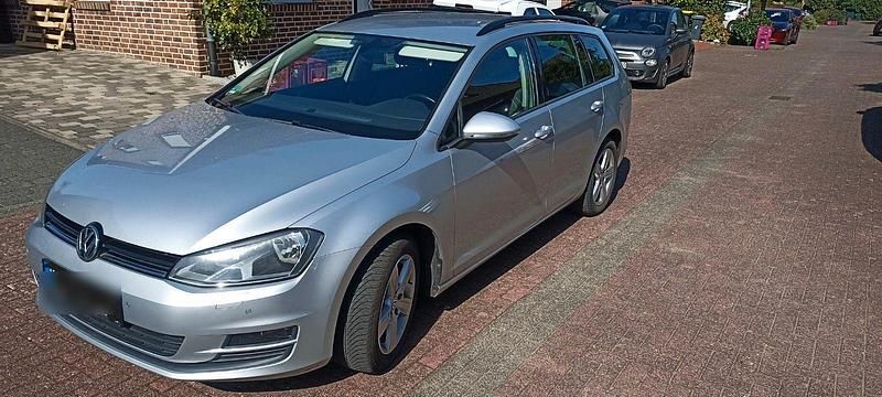 Silber Gebraucht 2013 VW Golf VII Comfortline Kombi | 5.900 € (Superpreis) - Bild 1/4
