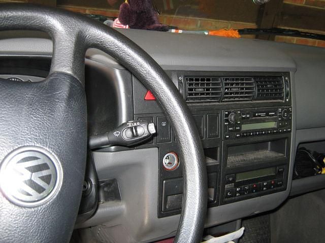 Second-hand VW Multivan 102 CP (75 kW) 1999 Negru Monovolum