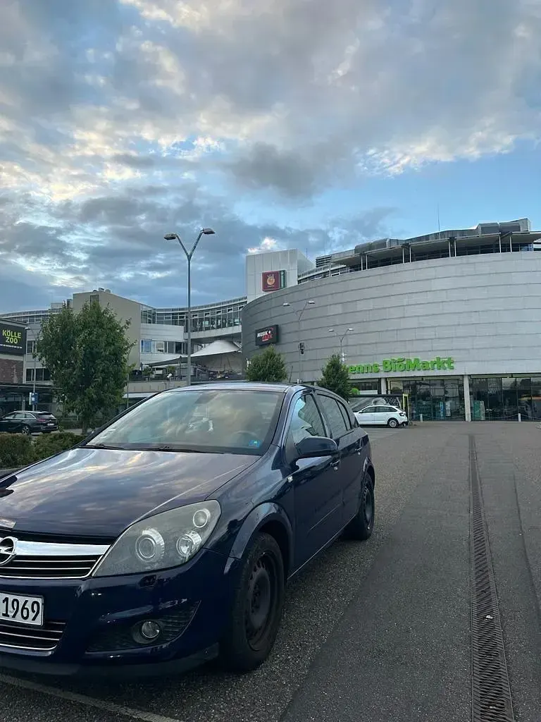 Gebraucht Opel Astra 124 PS (91 kW) 2008 Blau Kleinwagen