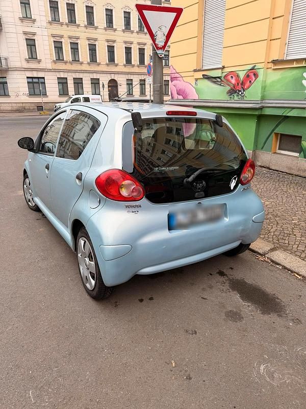 Gebraucht Toyota Aygo 68 PS (50 kW) 2007 Blau Kleinwagen
