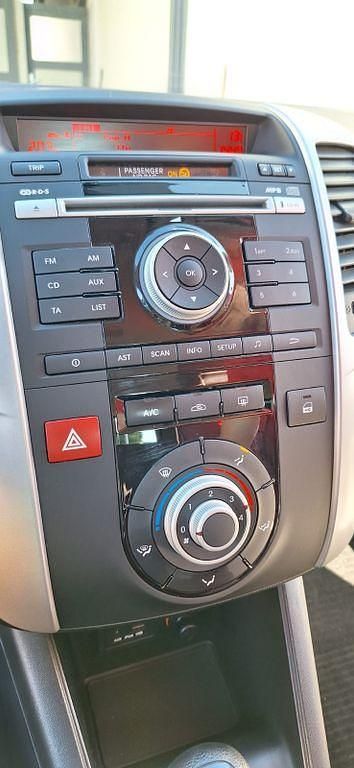 Gebraucht Kia Venga Attract 90 PS (66 kW) 2010 Schwarz Kleinwagen