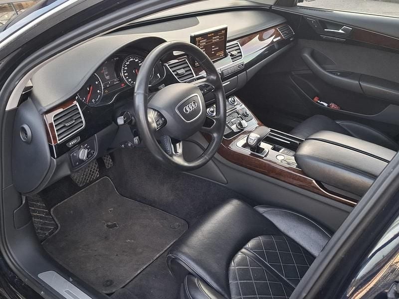 Second-hand Audi A8 351 CP (258 kW) 2011 Albastru Berlinǎ