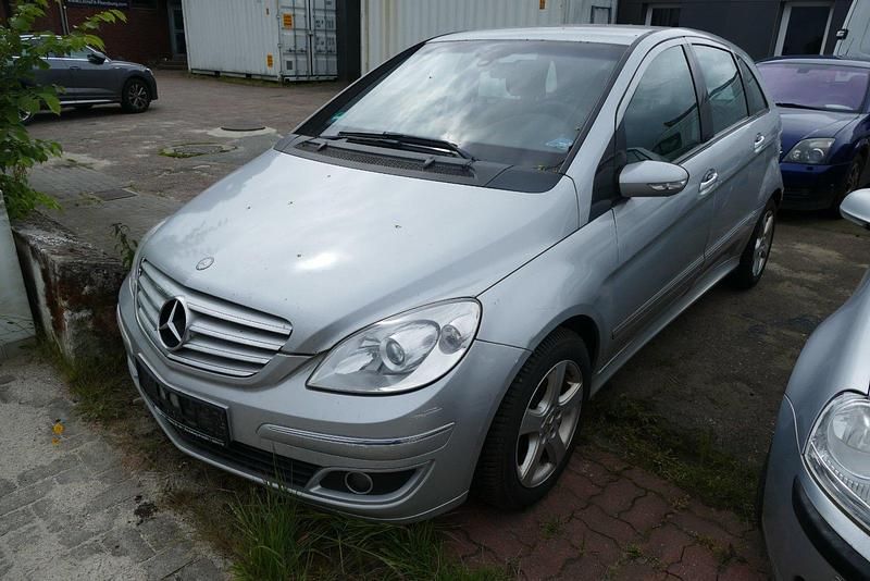 Silber Gebraucht 2007 Mercedes B180 Van / Kleinbus | 690 € - Bild 1/4