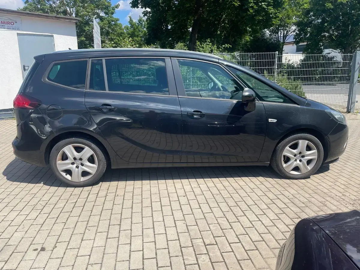 Gebraucht Opel Zafira Tourer Edition 131 PS (96 kW) 2013 Schwarz Van / Kleinbus