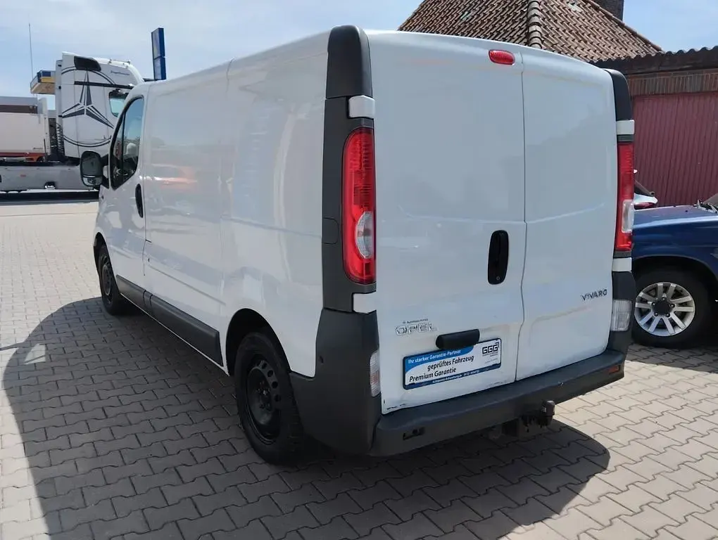 Gebraucht Opel Vivaro 90 PS (66 kW) 2007 Weiß Van / Kleinbus