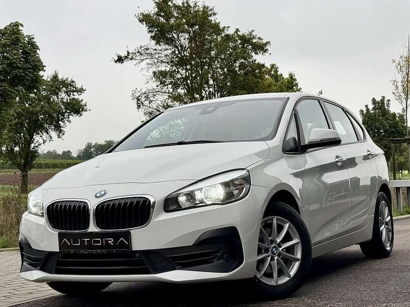 Alpinweiss iii Gebraucht 2019 BMW 218 Advantage Van / Kleinbus | 15.490 € (Guter Preis) - Bild 1/4