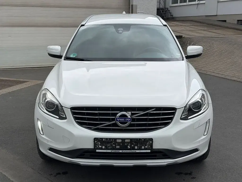 Second-hand Volvo XC60 Summum 220 CP (161 kW) 2016 Alb SUV