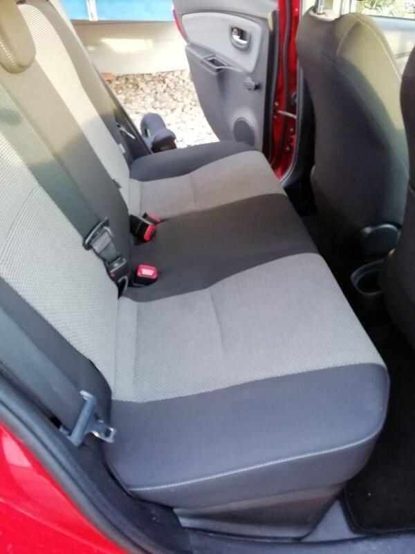 Rot Gebraucht 2016 Toyota Yaris Edition-S Kleinwagen | 9.300 € (Guter Preis) - Bild 1/4