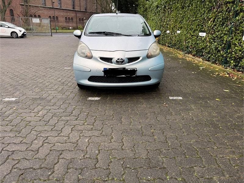 Gebraucht Toyota Aygo 68 PS (50 kW) 2005 Blau Kleinwagen
