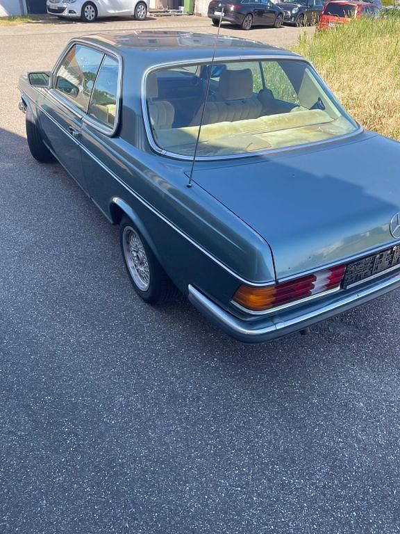 Gebraucht Mercedes 230 136 PS (100 kW) 1981 Blau Coupé