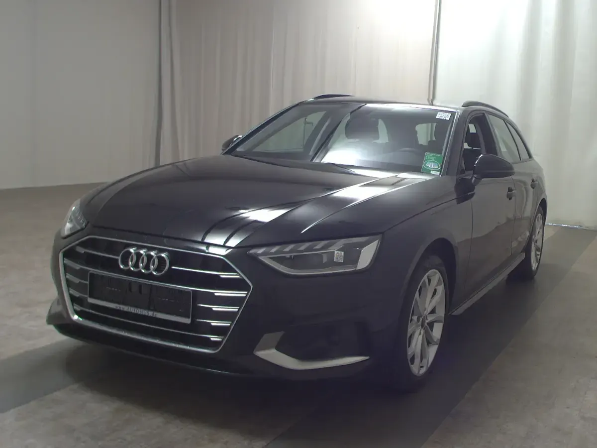 Gebraucht Audi A4 Advanced 163 PS (119 kW) 2023 Schwarz Kombi
