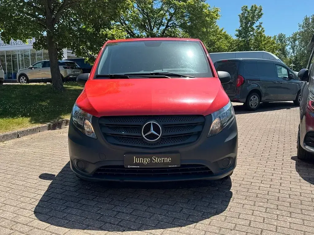 Gebraucht Mercedes Vito 102 PS (75 kW) 2022 Feuerrot Van
