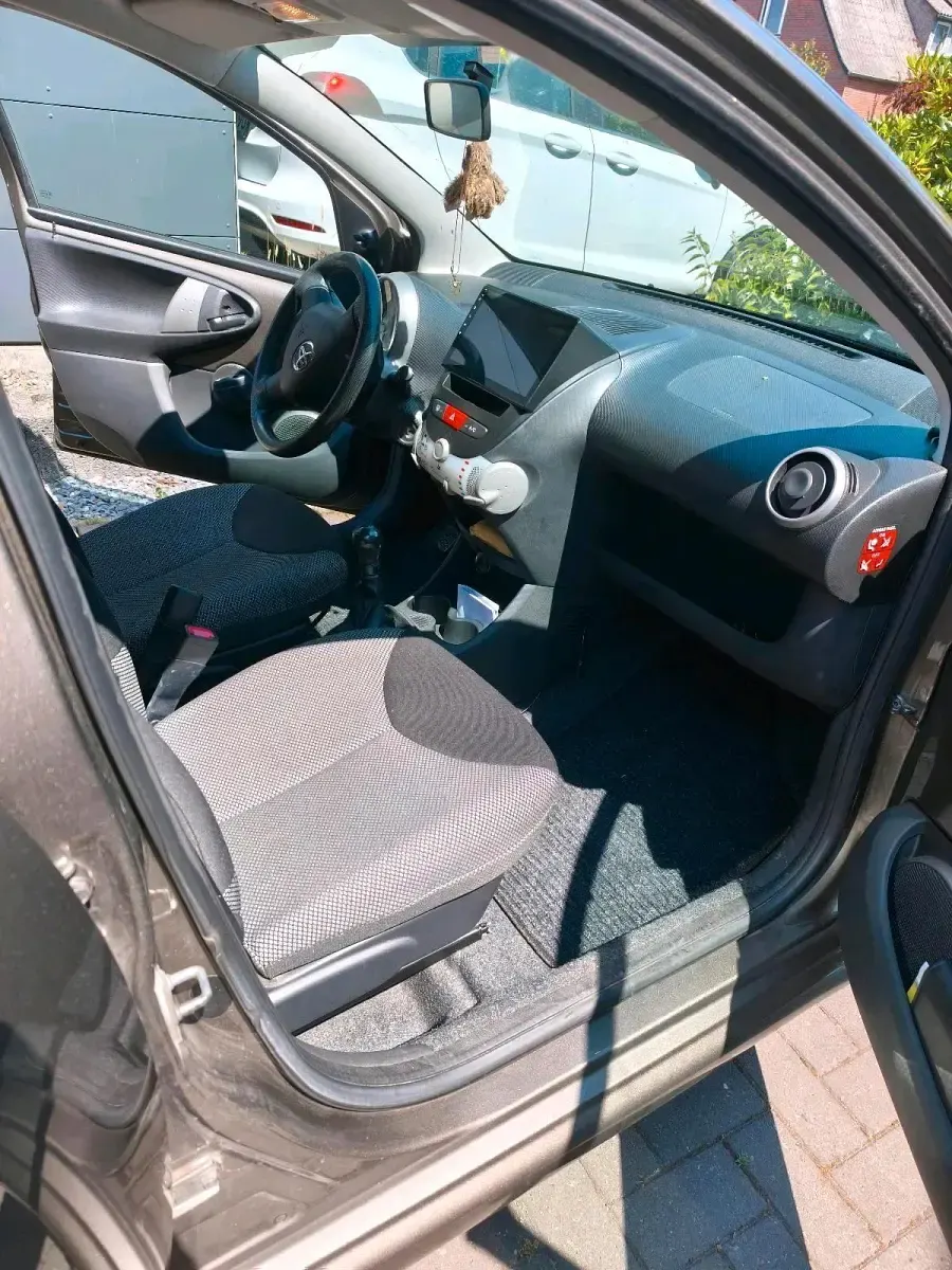 Gebraucht Toyota Aygo 70 PS (51 kW) 2012 Braun Kleinwagen