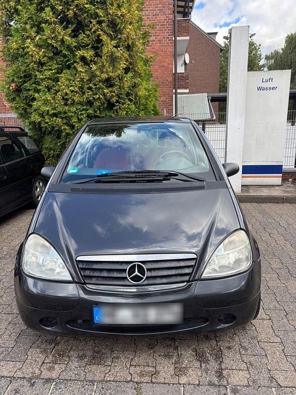 Schwarz Gebraucht 1999 Mercedes A140 Kleinwagen | 1.300 € (Etwas zu teuer) - Bild 1/4