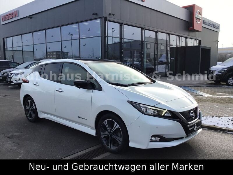 Gebraucht Nissan Leaf Tekna 110 kW (150 PS) 2018 Pearl white pearleffekt/dach black met Kleinwagen