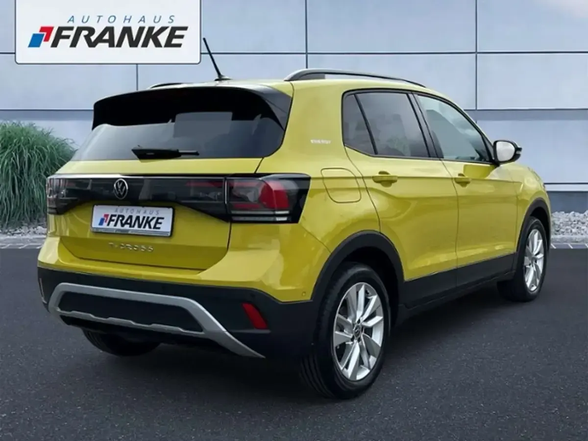 Neu VW T-Cross Life 116 PS (85 kW) 2026 Grape yellow SUV
