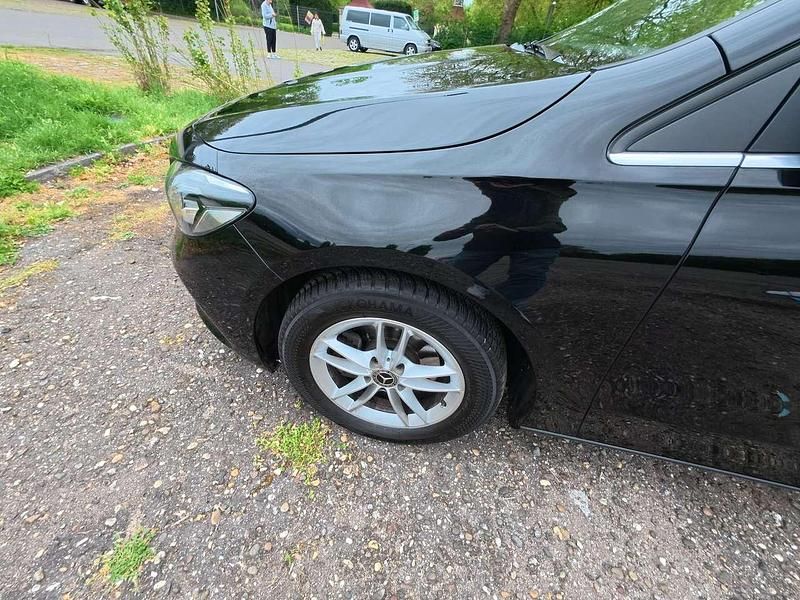 Gebraucht Mercedes B180 Style 116 PS (85 kW) 2019 Schwarz Van / Kleinbus