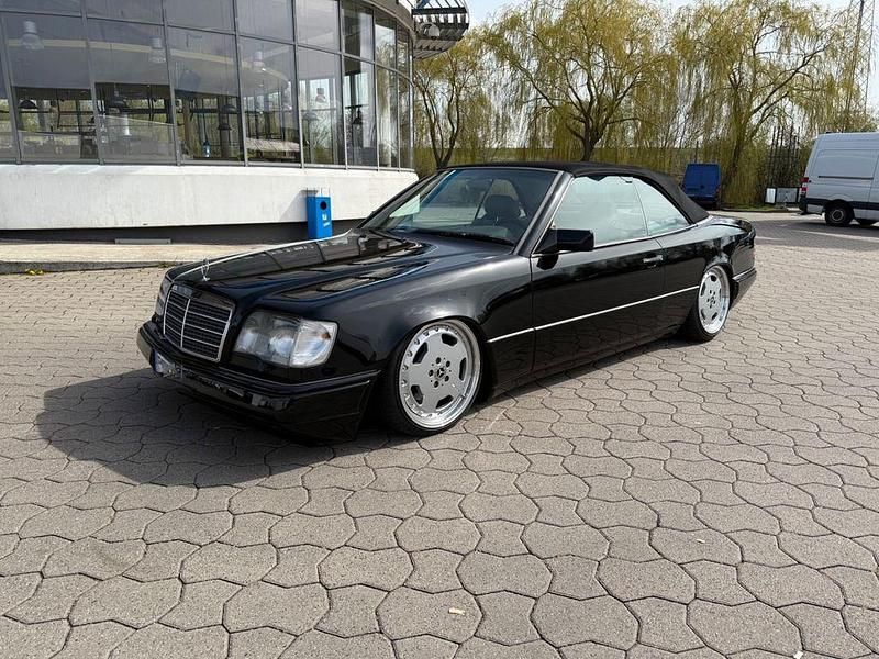 Second-hand Mercedes E320 220 CP (161 kW) 1994 Negru Cabrio