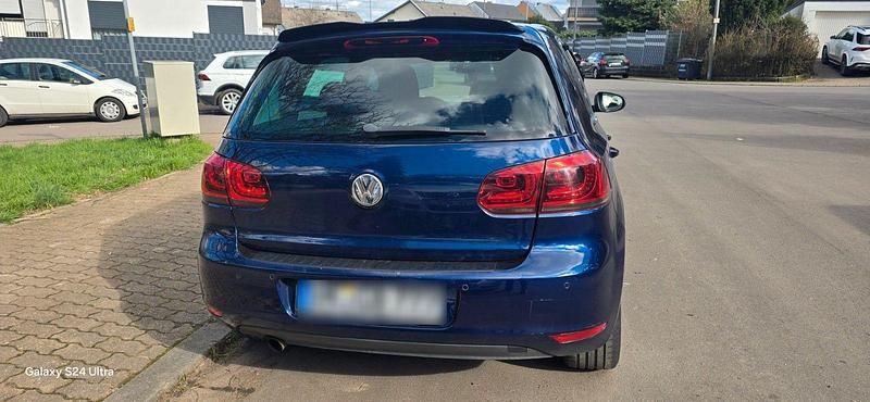 Gebraucht VW Golf VI 105 PS (77 kW) 2011 Blau Kleinwagen