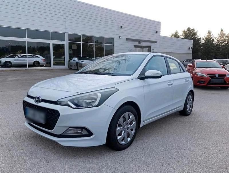 Weiß Gebraucht 2016 Hyundai i20 Kleinwagen | 6.490 € (Guter Preis) - Bild 1/4