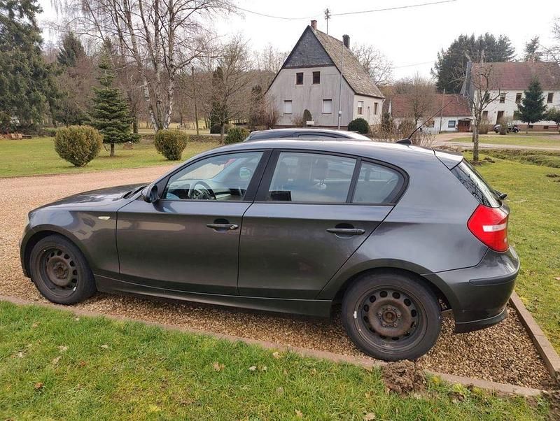 Gebraucht BMW 116 122 PS (89 kW) 2007 Schwarz Kleinwagen