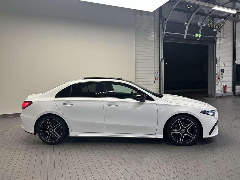 Gebraucht Mercedes A180 136 PS (100 kW) 2024 Weiß Limousine