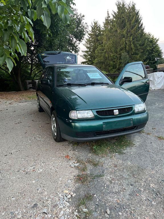 Grün Gebraucht 1999 Seat Ibiza SE Limousine | 999 € (Fairer Preis) - Bild 1/4