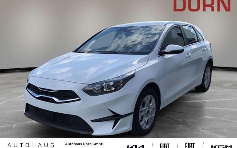 Weiß Neu 2026 Kia Ceed Kleinwagen | 24.890 € (Fairer Preis) - Bild 1/4